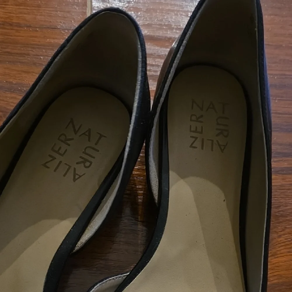 Naturalizer Black Women's Flats - Picture 5 of 6